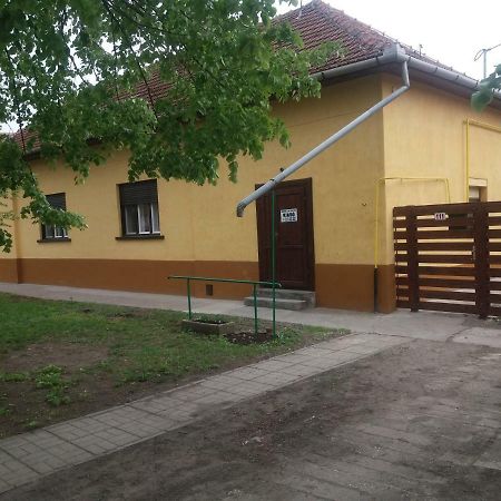 Harsfak Villa Mezokovacshaza Buitenkant foto