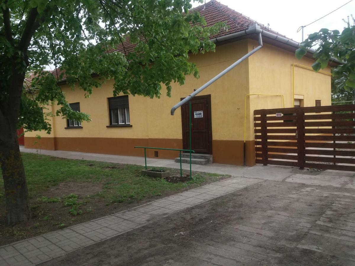 Harsfak Villa Mezokovacshaza Buitenkant foto