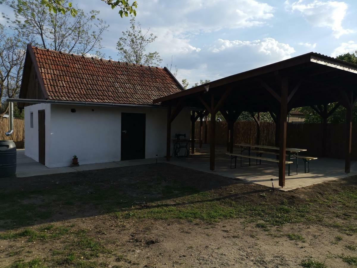 Harsfak Villa Mezokovacshaza Buitenkant foto