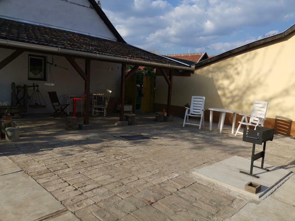 Harsfak Villa Mezokovacshaza Buitenkant foto