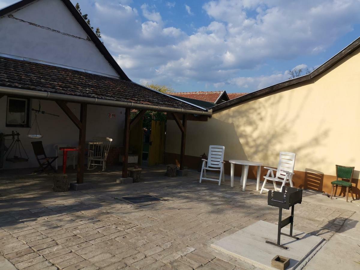 Harsfak Villa Mezokovacshaza Buitenkant foto