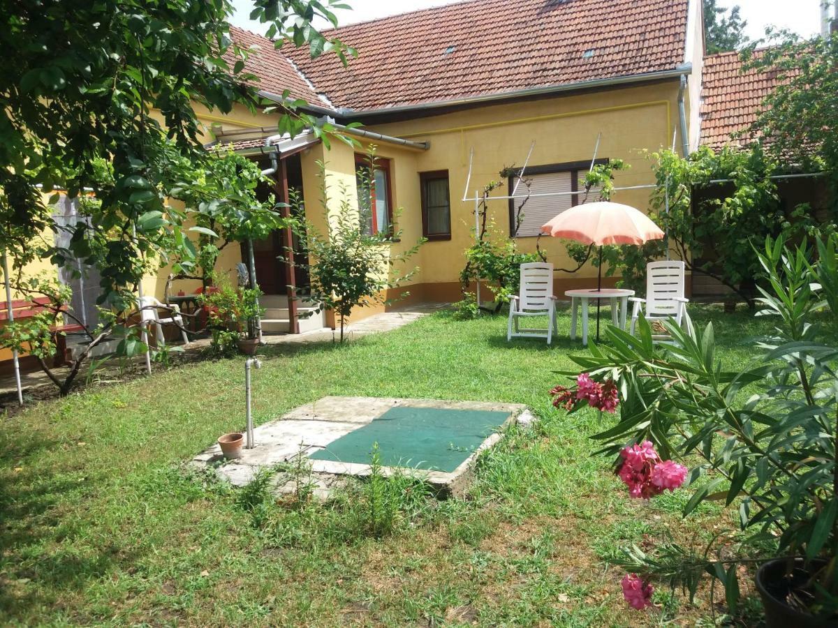Harsfak Villa Mezokovacshaza Buitenkant foto